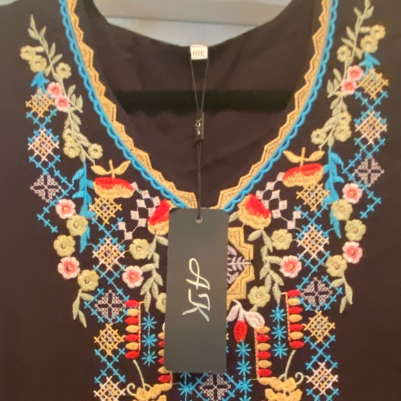 AK. Embroidery V-neck Blouse - Picture 3 of 10